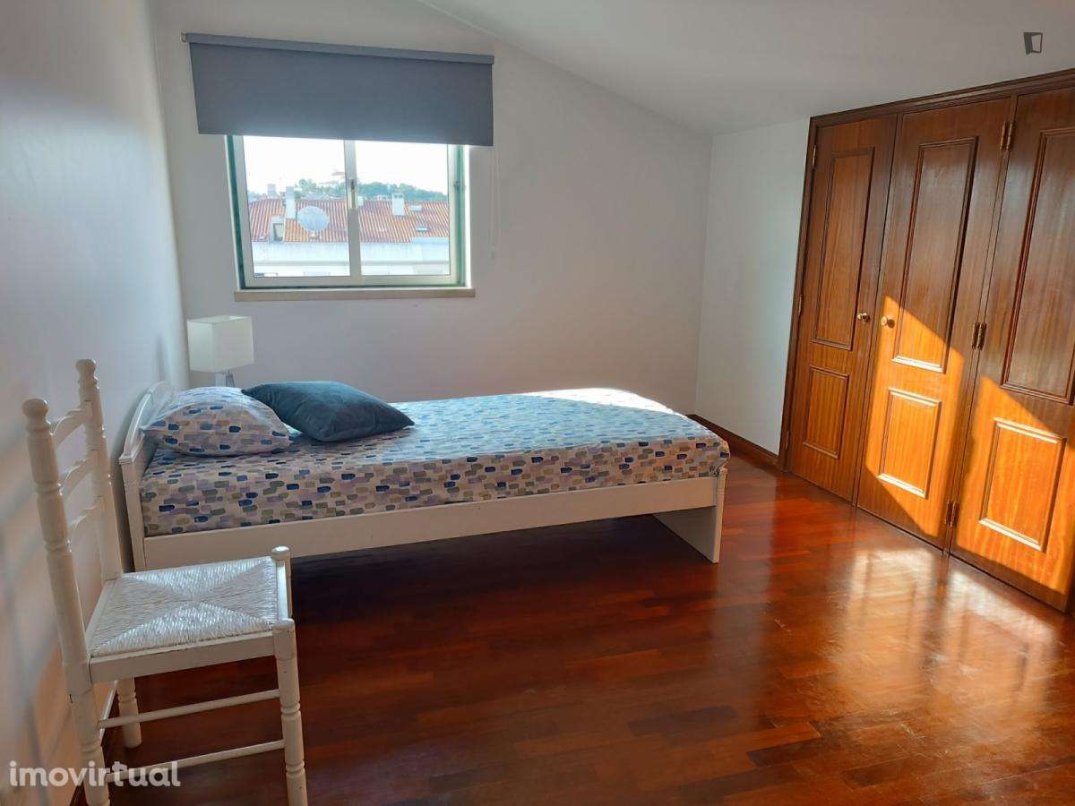 Quarto - localizado em Leiria - Grande imagem: 4/20