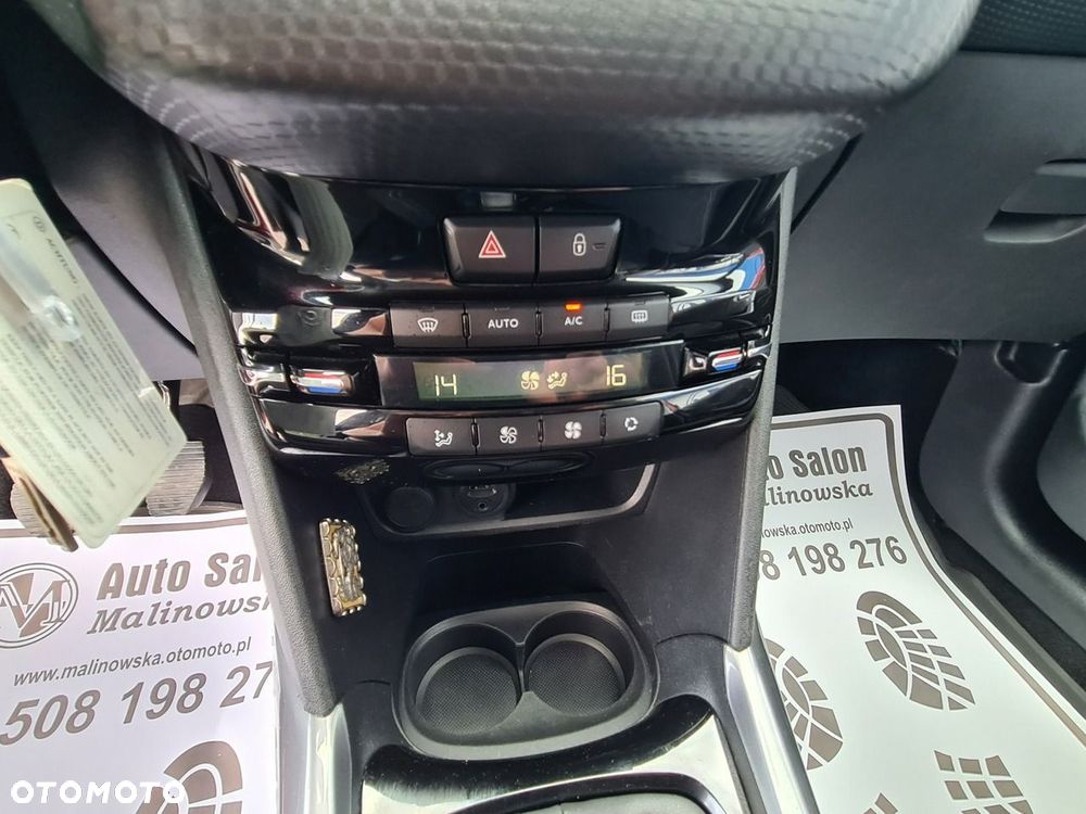 Peugeot 2008 1.2 Pure Tech Style S&S - 17