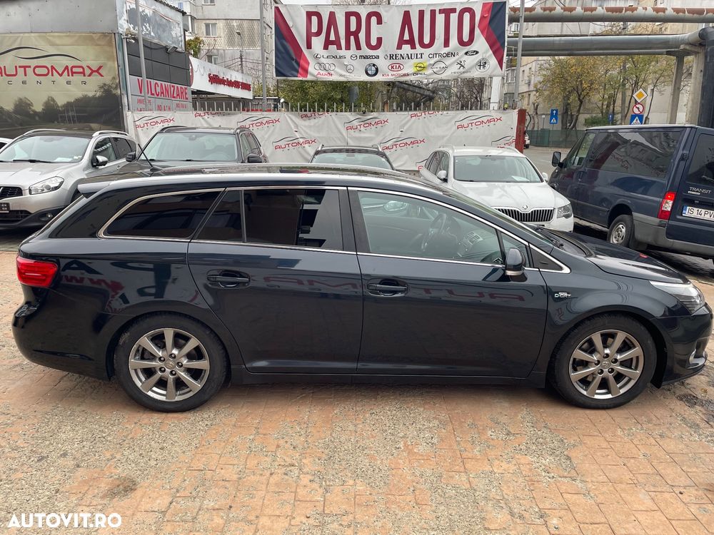 Toyota Avensis Combi 2.2 D-CAT Executive - 9