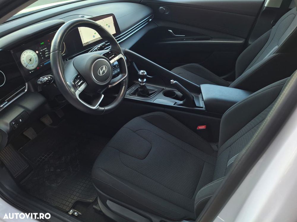 Hyundai Elantra - 13