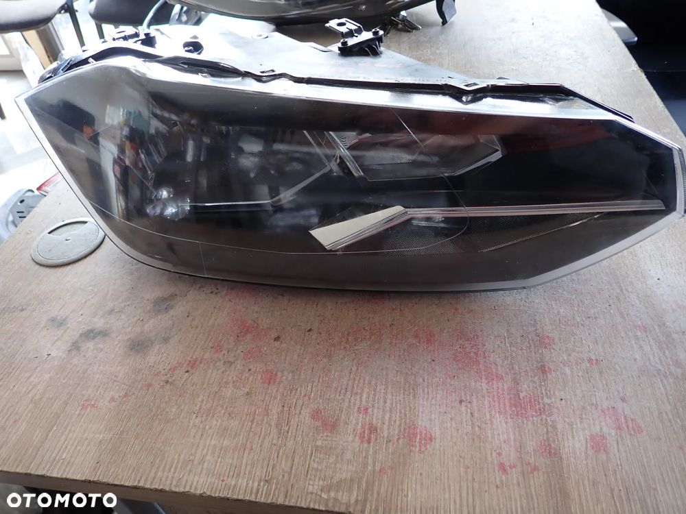 VOLKSWAGEN POLO 2G LAMPA PRAWY PRZÓD 2G1941006 EUROPA