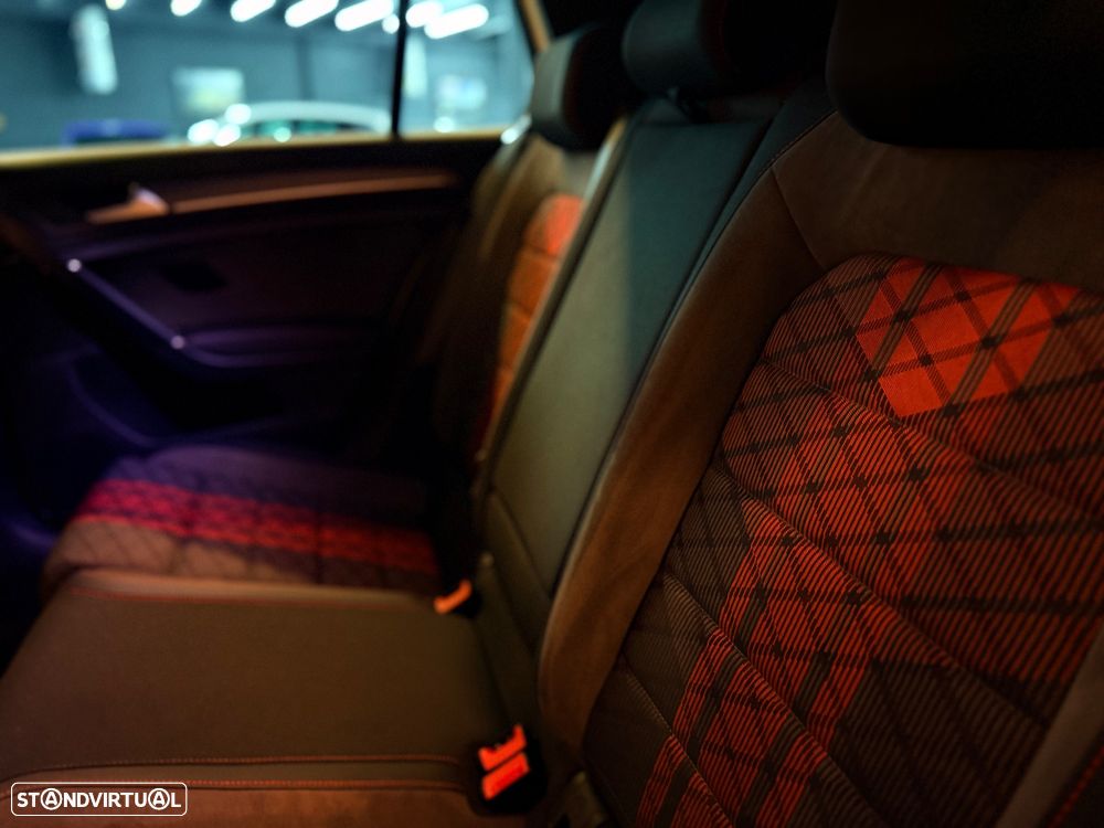 VW Golf GTI TCR 2.0 TSI OPF DSG - 24