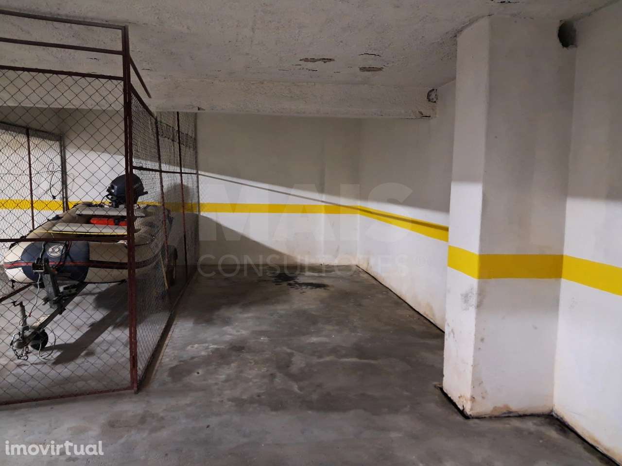 Parqueamento junto à Avenida 1º de Maio - Grande imagem: 2/4