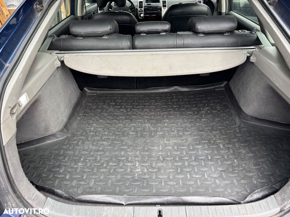Toyota Prius (Hybrid) Sol - 5