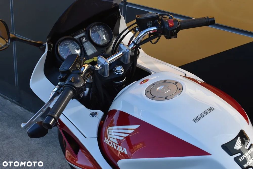 Honda CB - 12