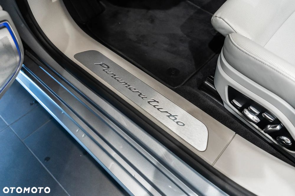 Porsche Panamera Turbo - 22