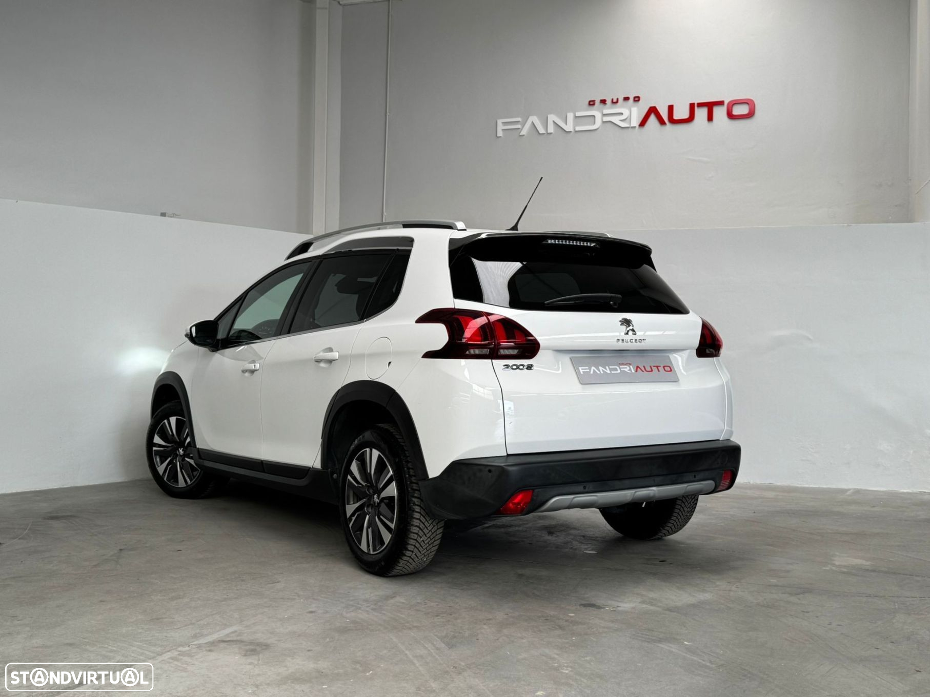 Peugeot 2008 1.2 PureTech Allure - 2