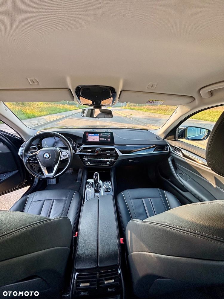 BMW Seria 5 520i Luxury Line - 9