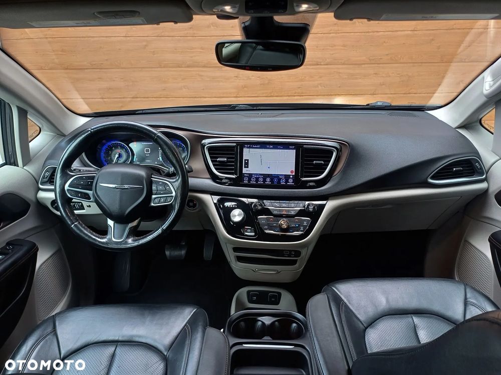 Chrysler Pacifica - 7