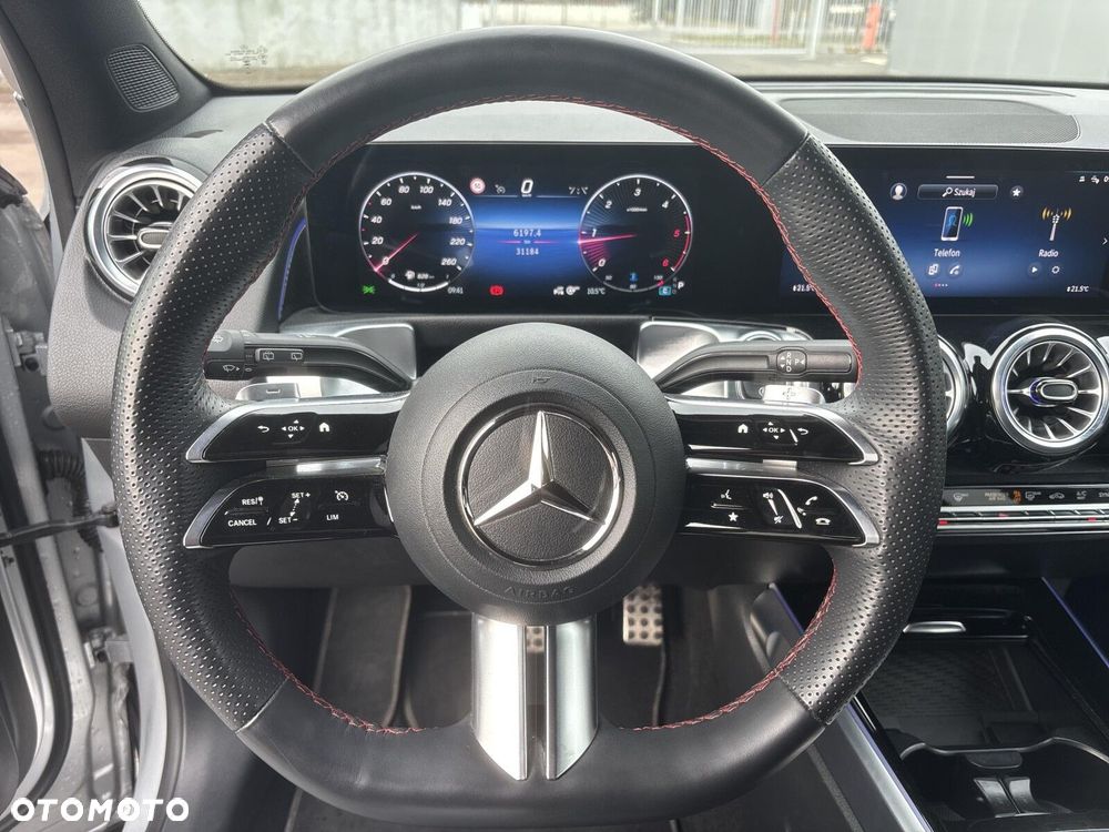 Mercedes-Benz GLB - 12