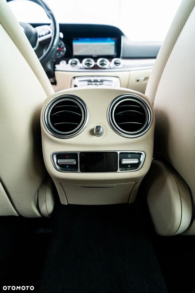 Mercedes-Benz Klasa E 450 4-Matic 9G-TRONIC - 17
