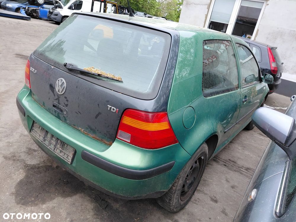 Części-Volkswagen Golf 1,4 Rok 2002  Pojemność 1390 Moc 55 kW Benzyna - 6