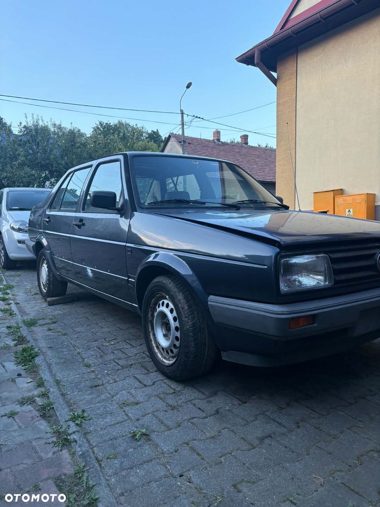 Volkswagen Jetta - 3