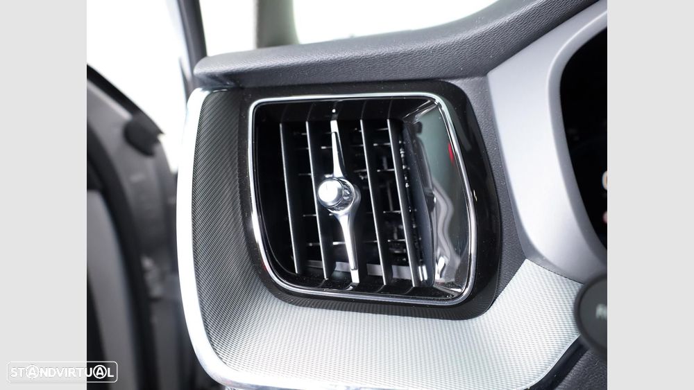Volvo XC 60 2.0 T6 PHEV Plus Dark AWD — fotografia 11