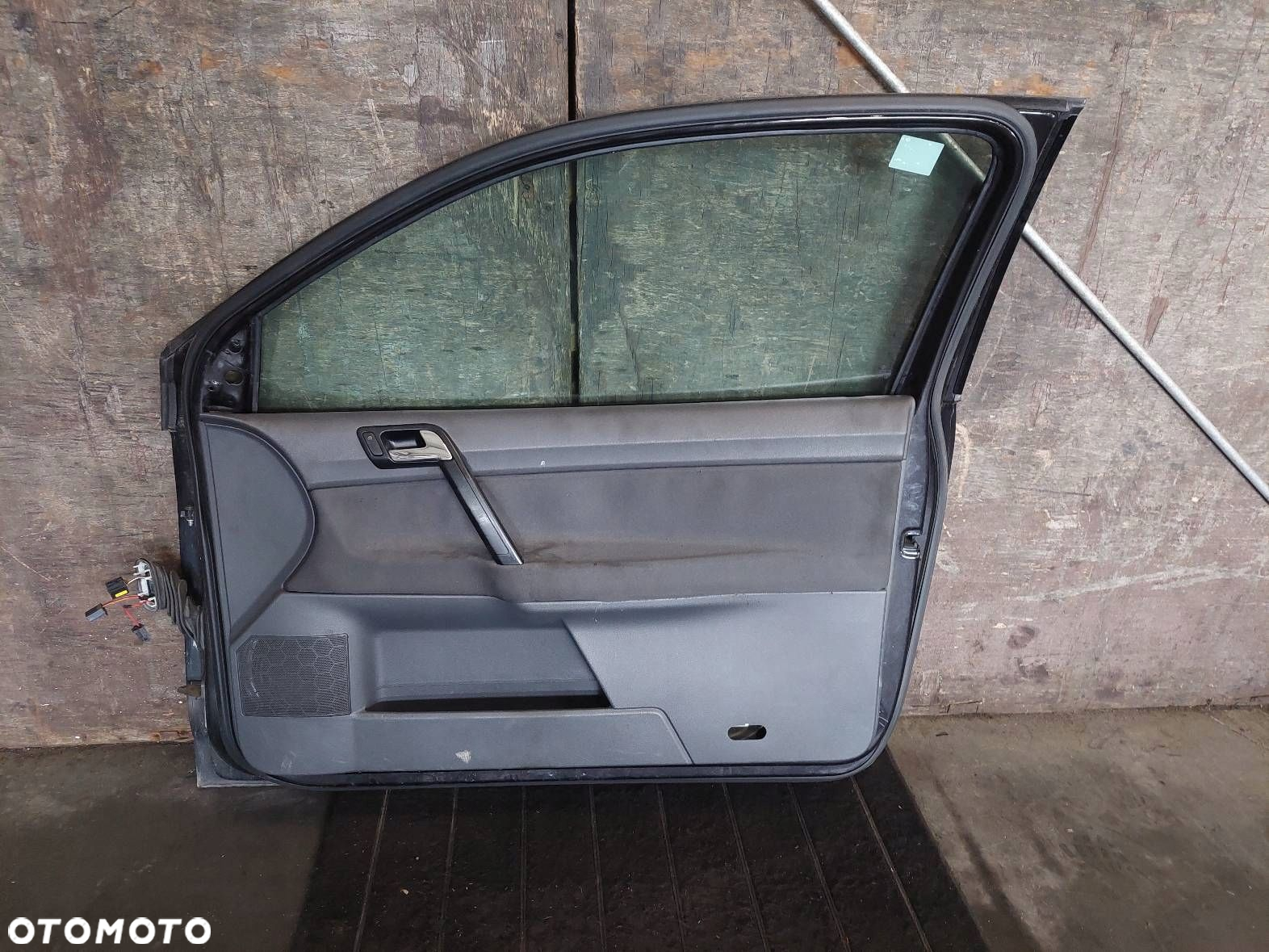 DRZWI KOMPLETNE PRAWY PRZÓD VOLKSWAGEN POLO IV LC9Z - 8