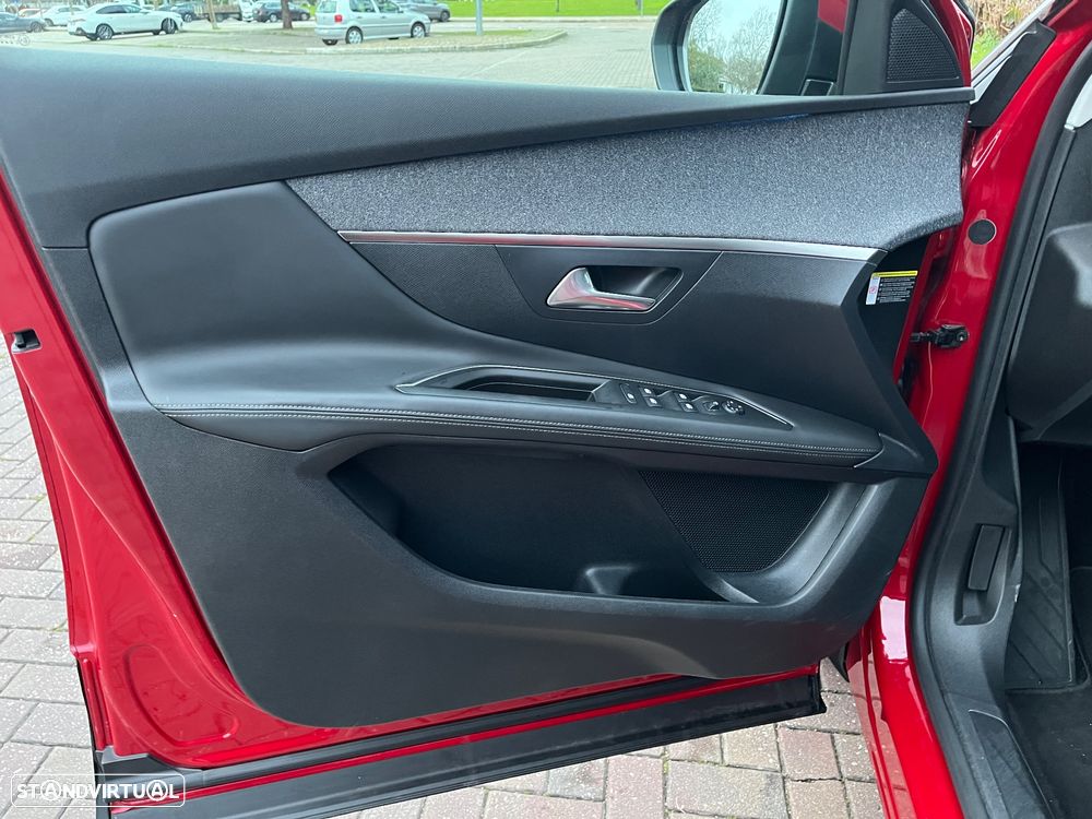 Peugeot 3008 PureTech 130 Stop & Start GPF EAT8 Allure - 6