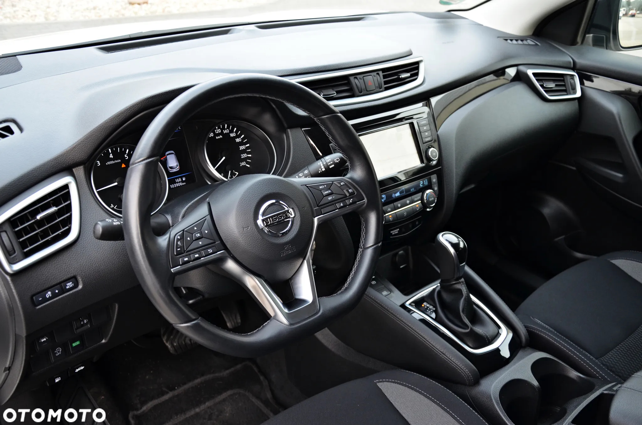 Nissan Qashqai 1.3 DIG-T DCT TEKNA - 28