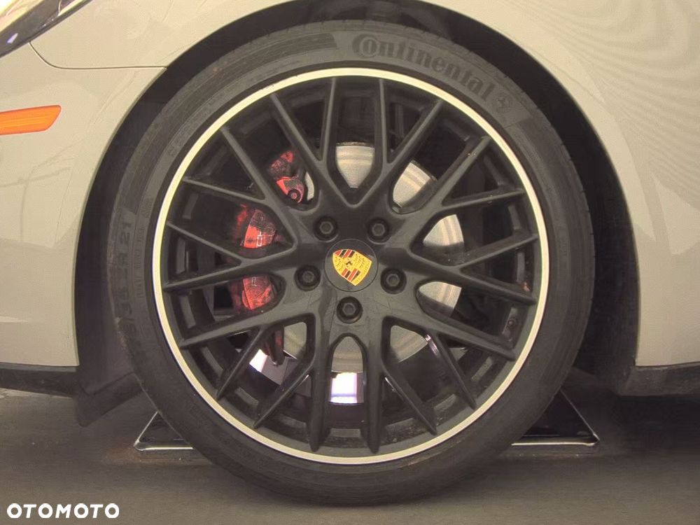 Porsche Panamera - 18