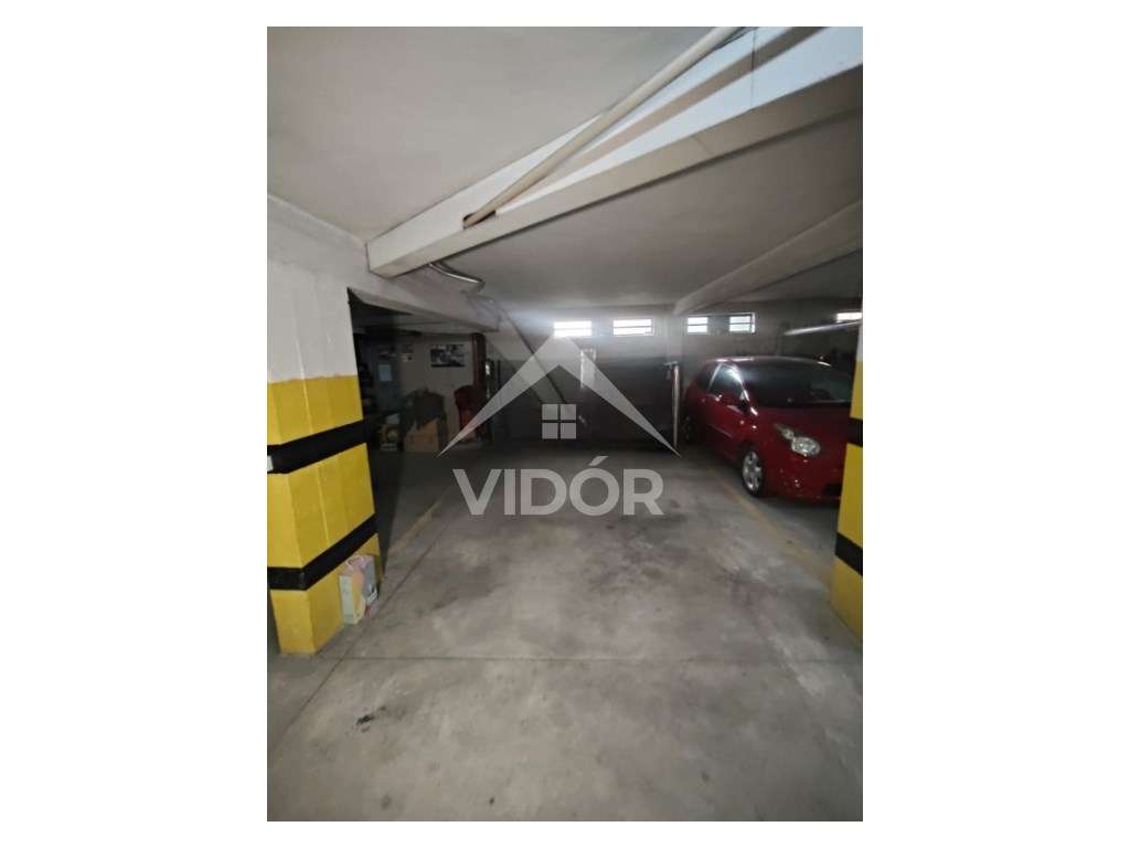 Garagem Fechada junto a Circunvalação - Grande imagem: 4/5