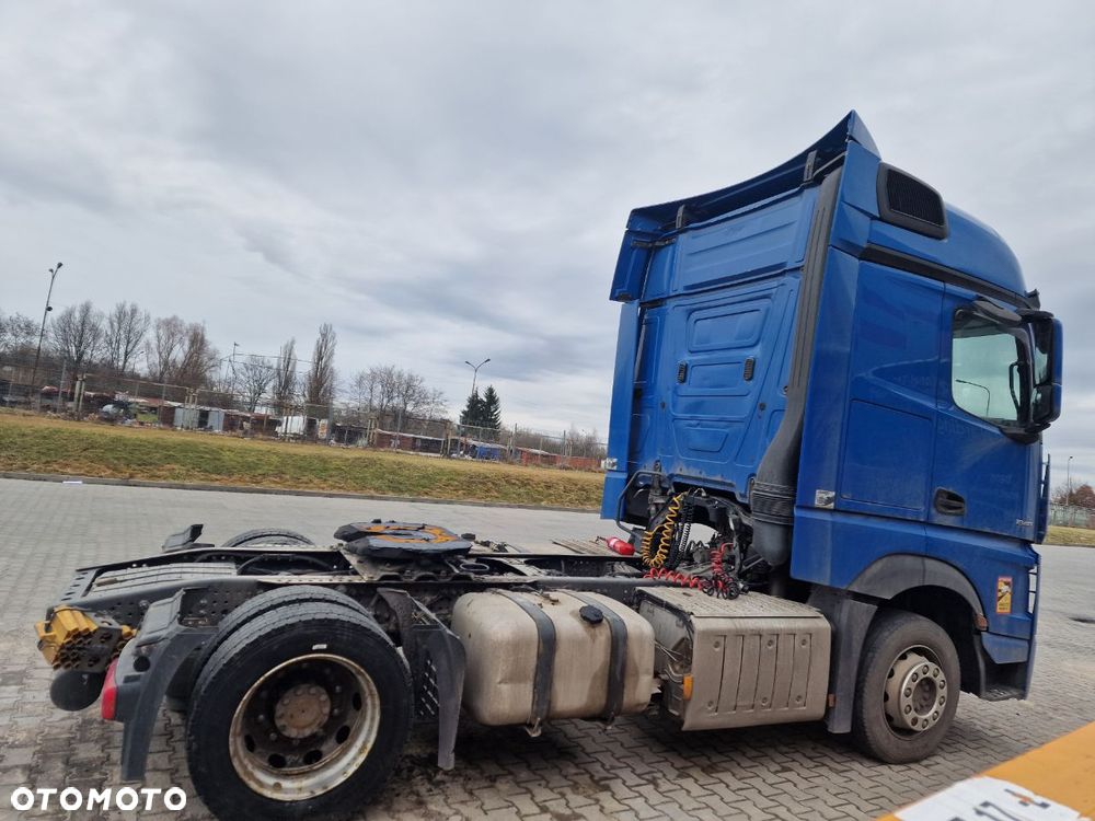 Mercedes-Benz actros - 8