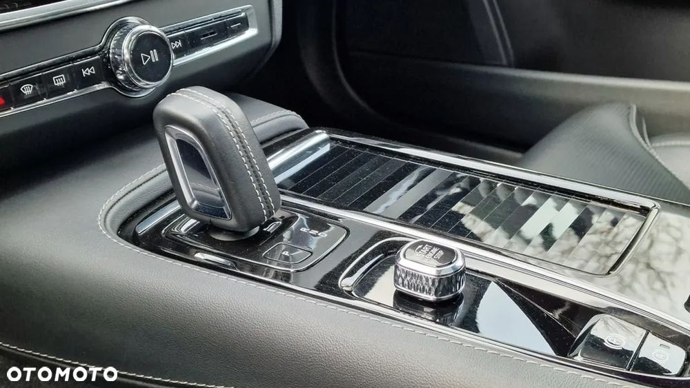 Volvo V90 T8 AWD Plug-In Hybrid R-Design - 18