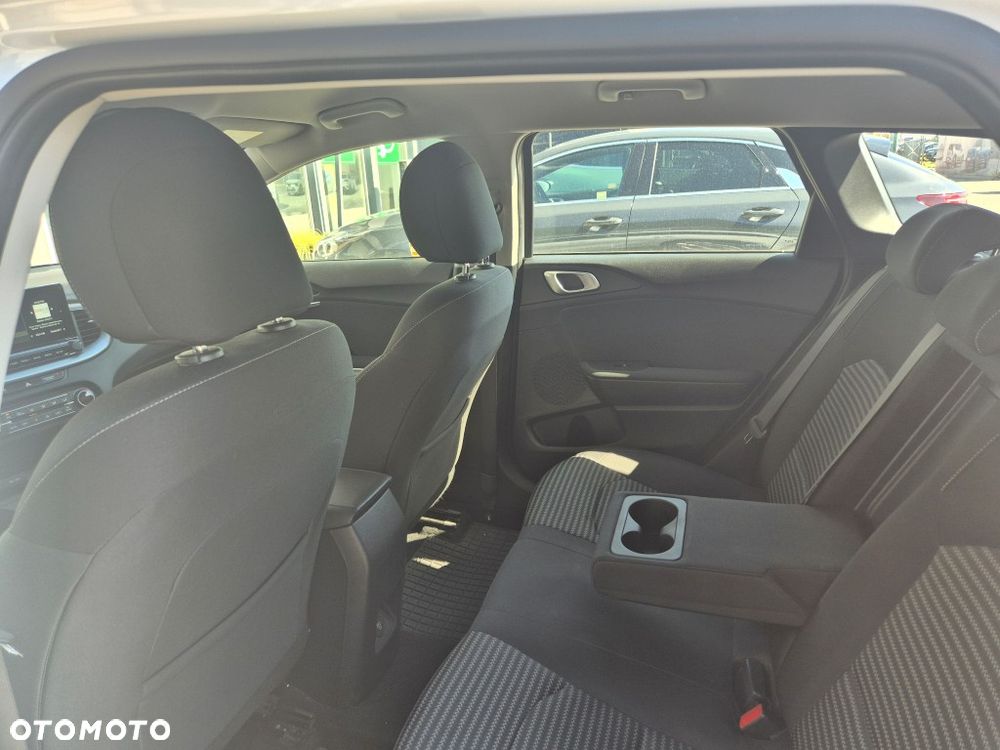 Kia Ceed 1.5 T-GDI M - 11