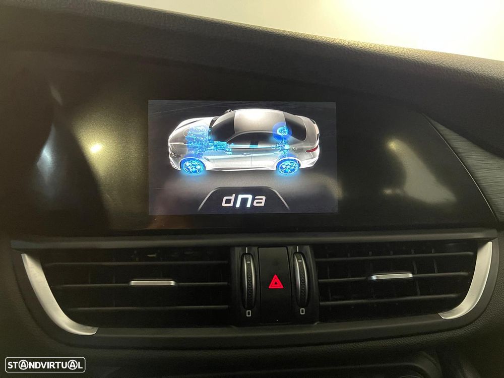 Alfa Romeo Giulia 2.2 D - 24