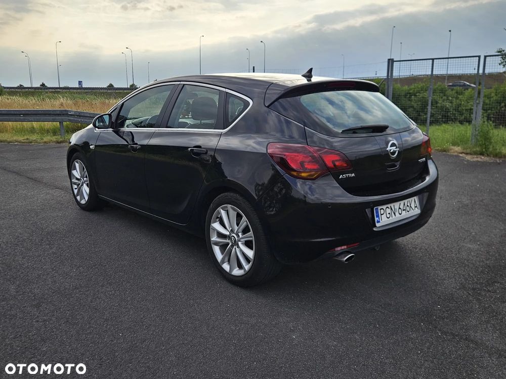 Opel Astra 1.6 Turbo Sport - 4