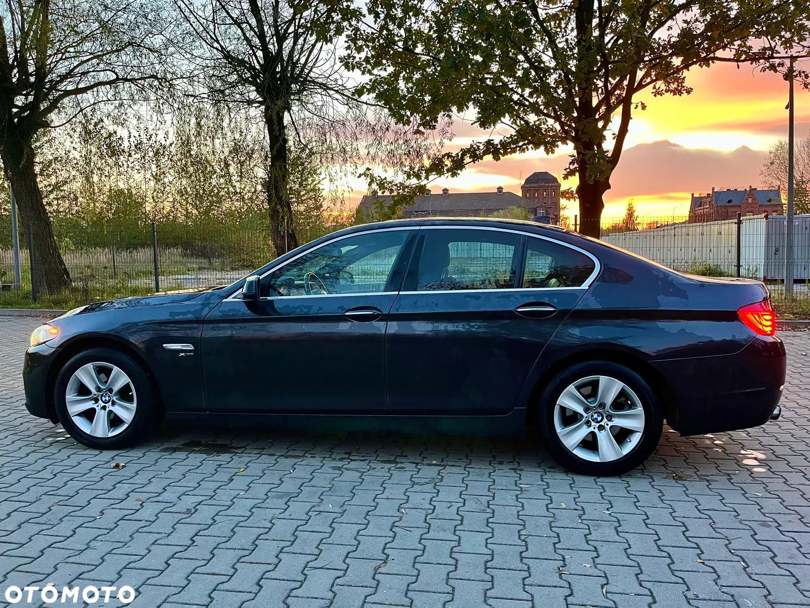 BMW Seria 5 528i Luxury Line - 2