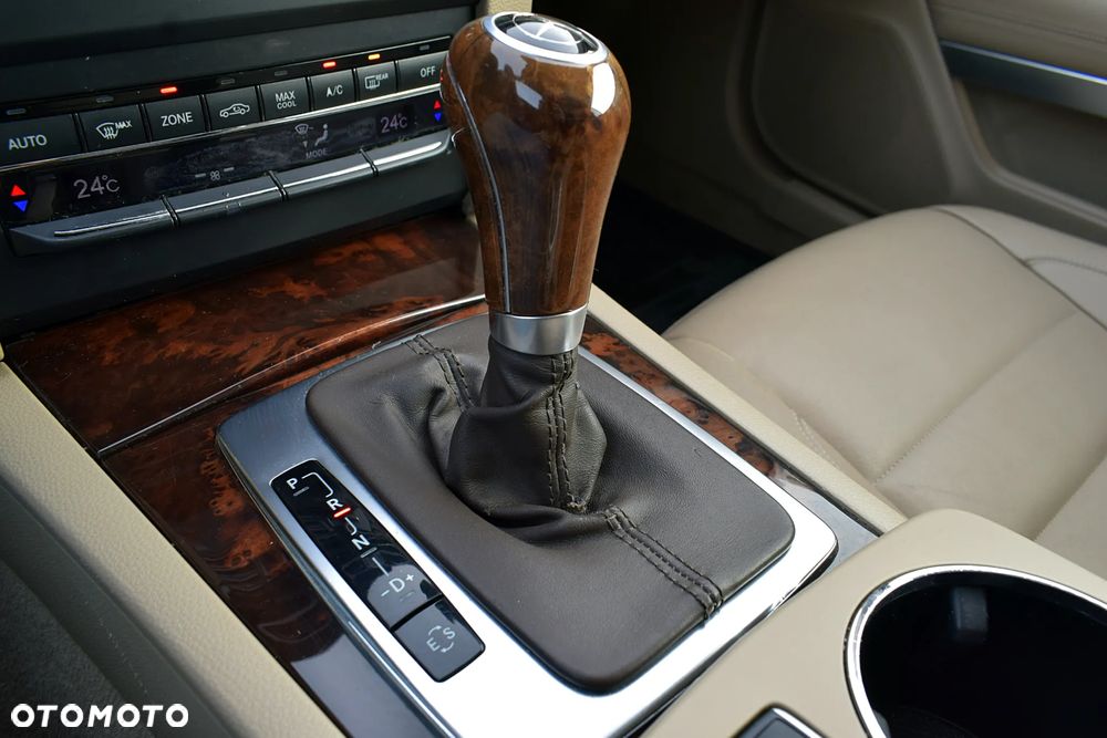 Mercedes-Benz Klasa E 350 4-Matic - 12