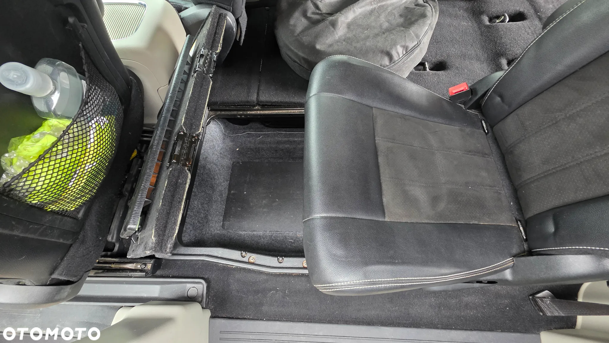 Dodge Grand Caravan - 13