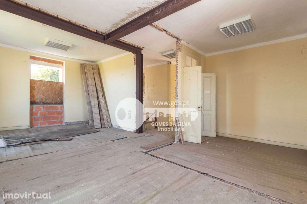 Moradia para Restauro com Projeto Aprovado - Junto ao Sameiro | Braga - Grande imagem: 4/19