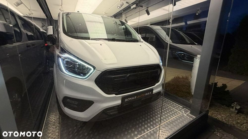 Ford Tourneo Custom - 12