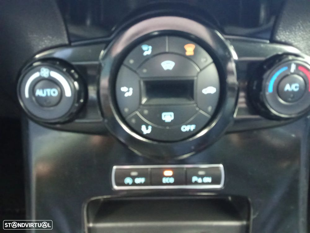 Ford Fiesta 1.0 EcoBoost Hybrid S&S TITANIUM - 10