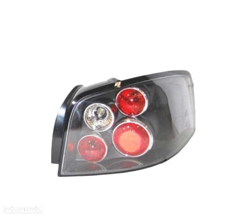 FAROLINS TRASEIROS AUDI A3 03-08 FUNDO PRETO - 2