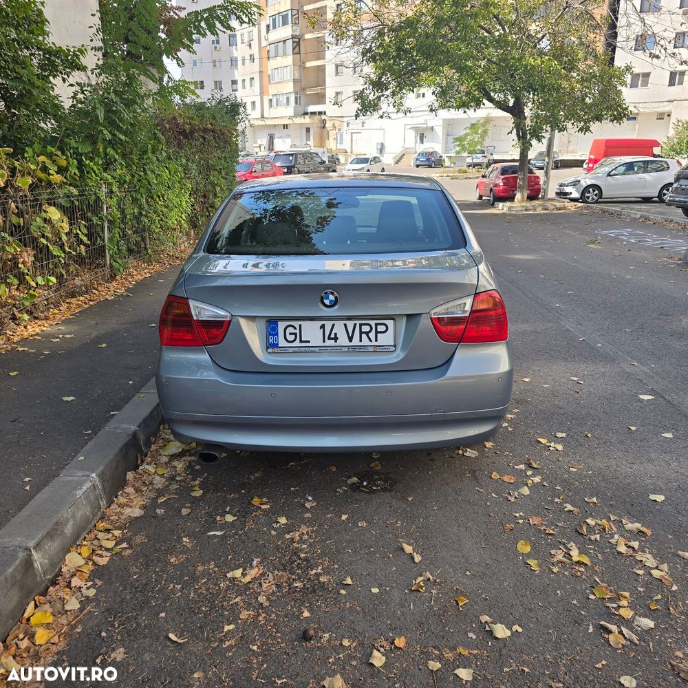BMW Seria 3 318i - 3