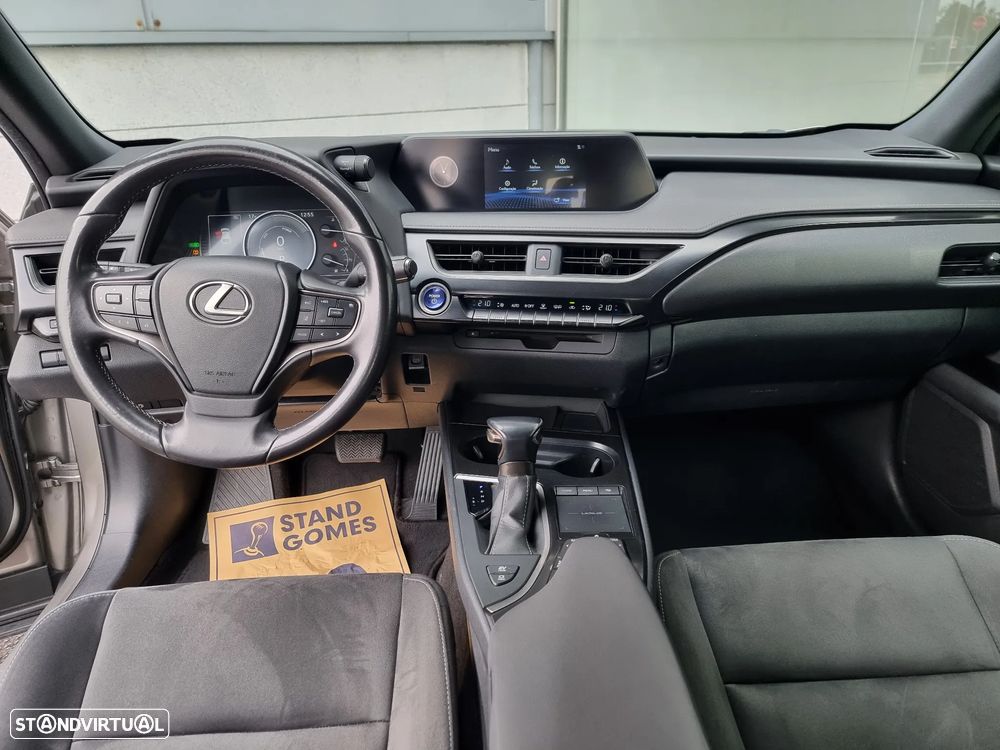 Lexus UX 250h Executive+ - 23