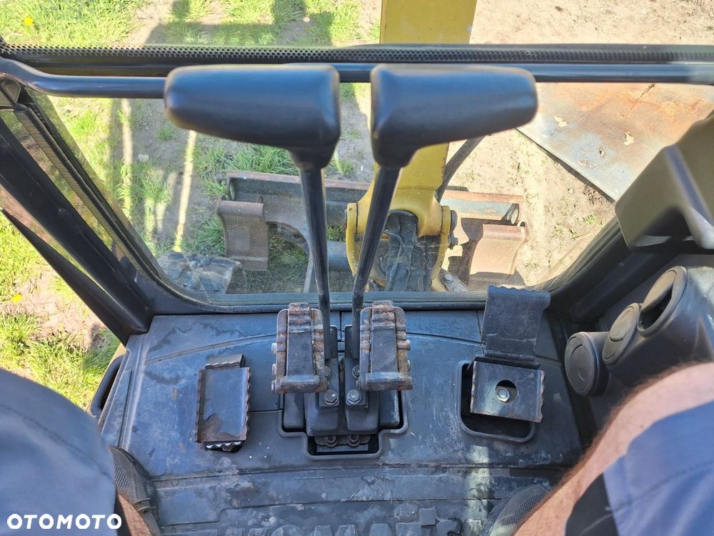 Komatsu Pc16R-3Hs - 11