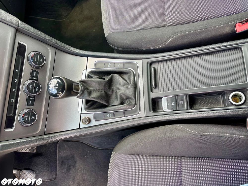 Volkswagen Golf - 25