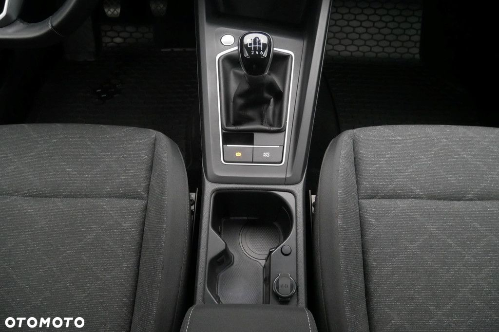 Volkswagen Golf - 11