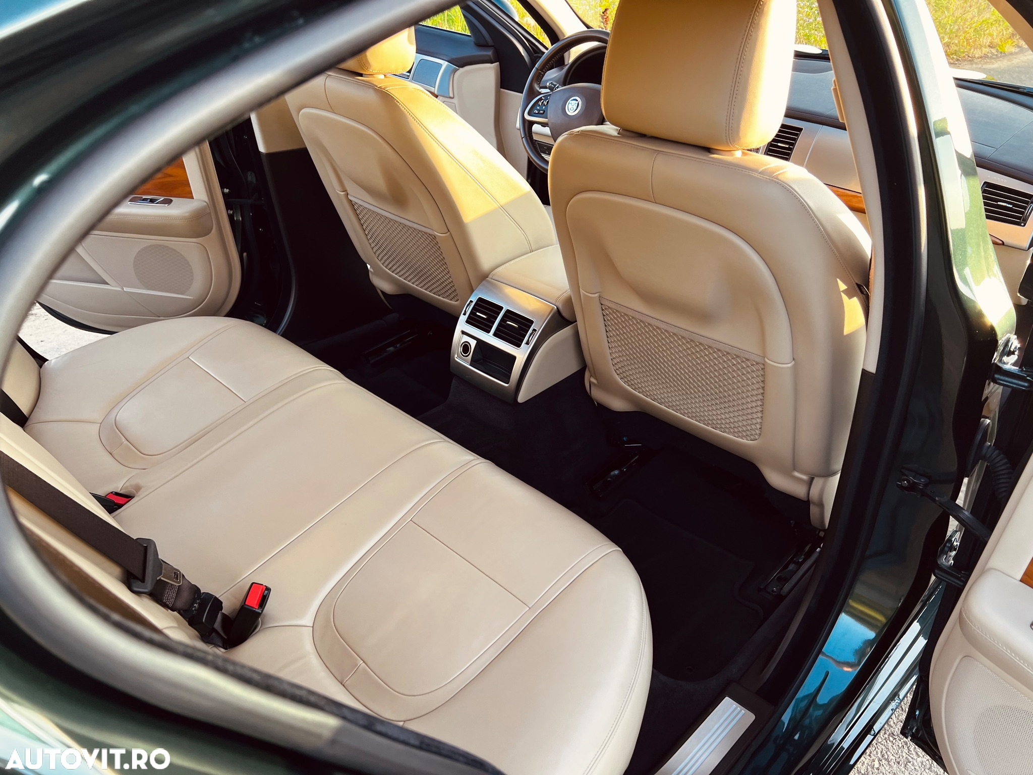Jaguar XF 2.2D Luxury - 9