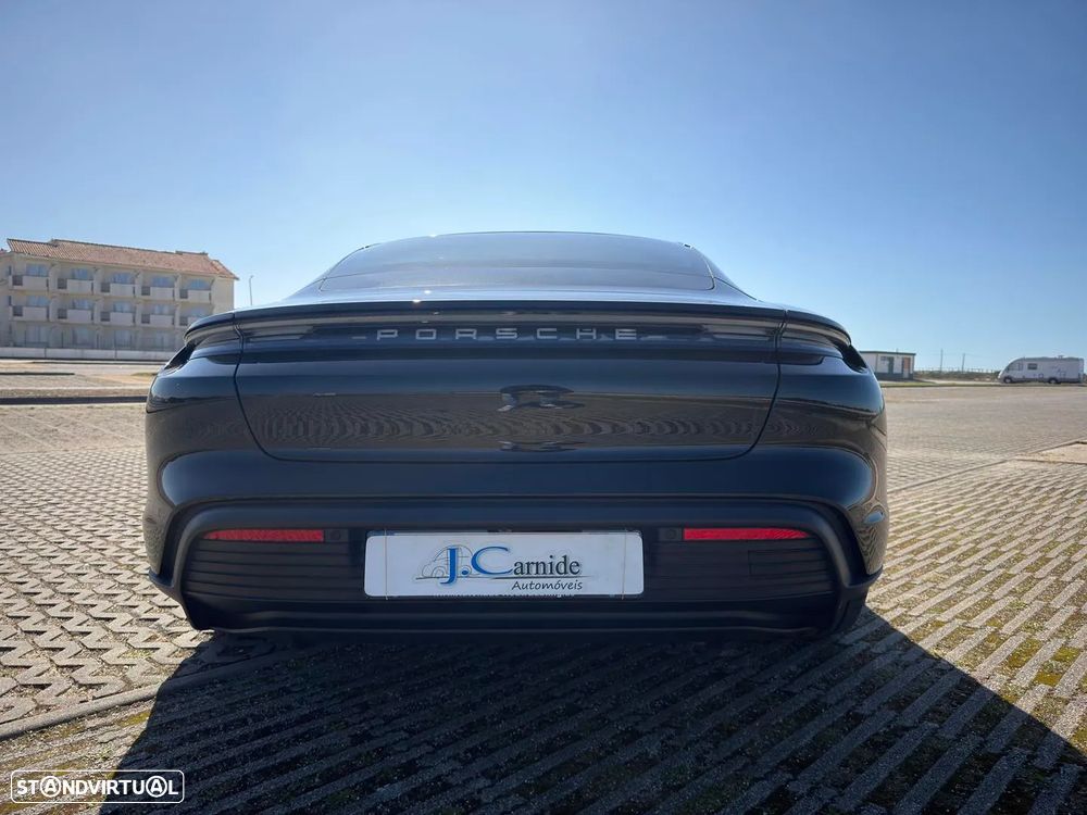 Porsche Taycan 4 - 12