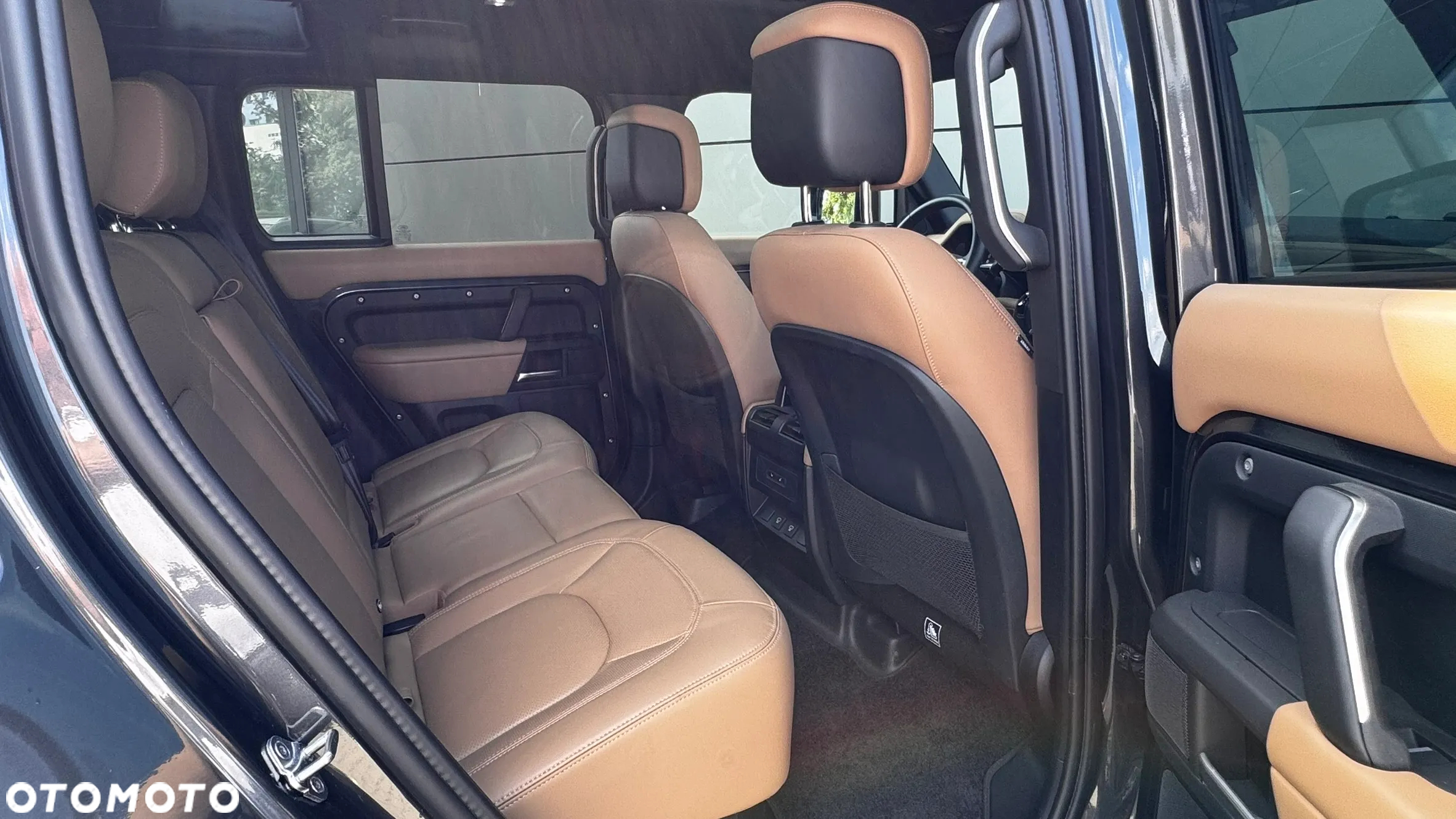 Land Rover Defender - 13