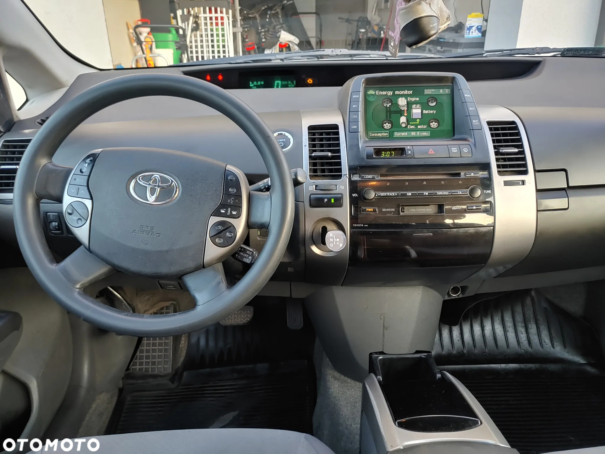 Toyota Prius (Hybrid) Executive - 17