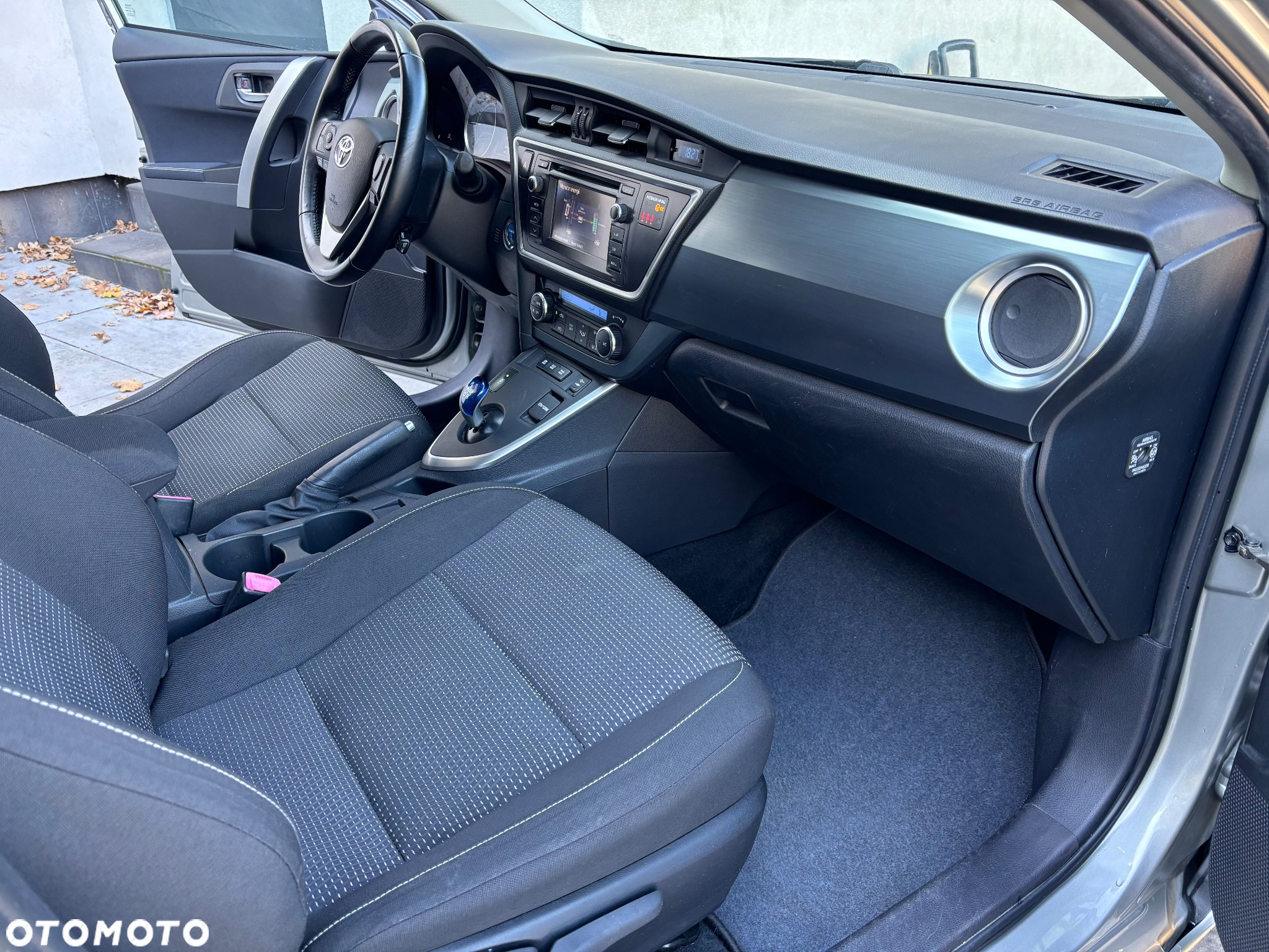 Toyota Auris 1.8 Hybrid Life - 13
