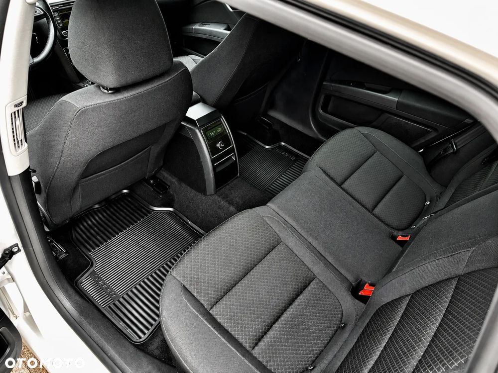 Skoda Superb 2.0 TDI DSG Ambition - 11