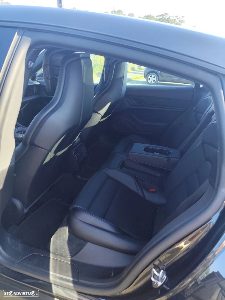 Porsche Taycan 4 - 18