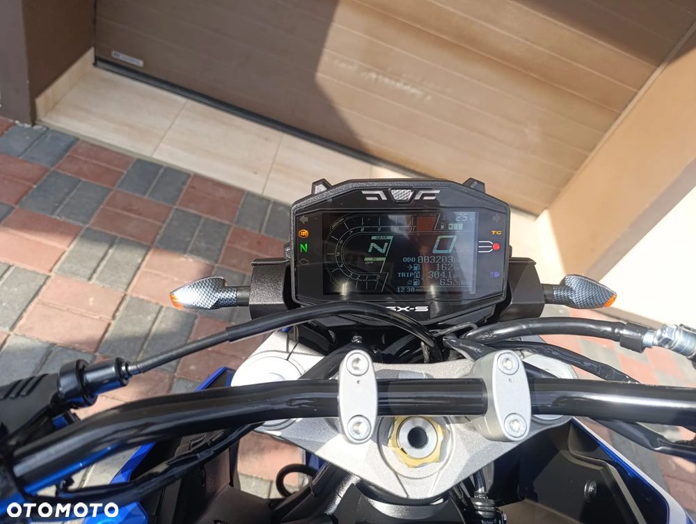 Suzuki GSX - 22