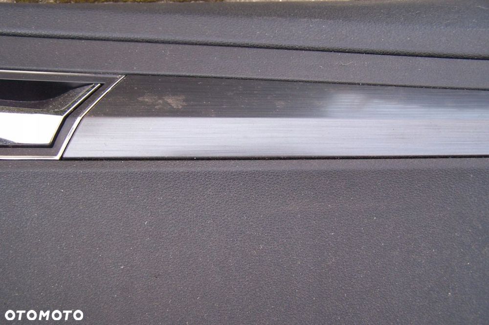 Skoda Karoq tapicerka boczek drzwi 57A 867 024T - 3