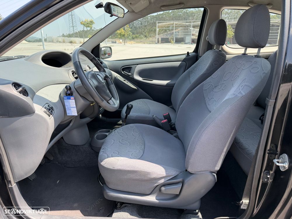 Toyota Yaris 1.0 Base - 12